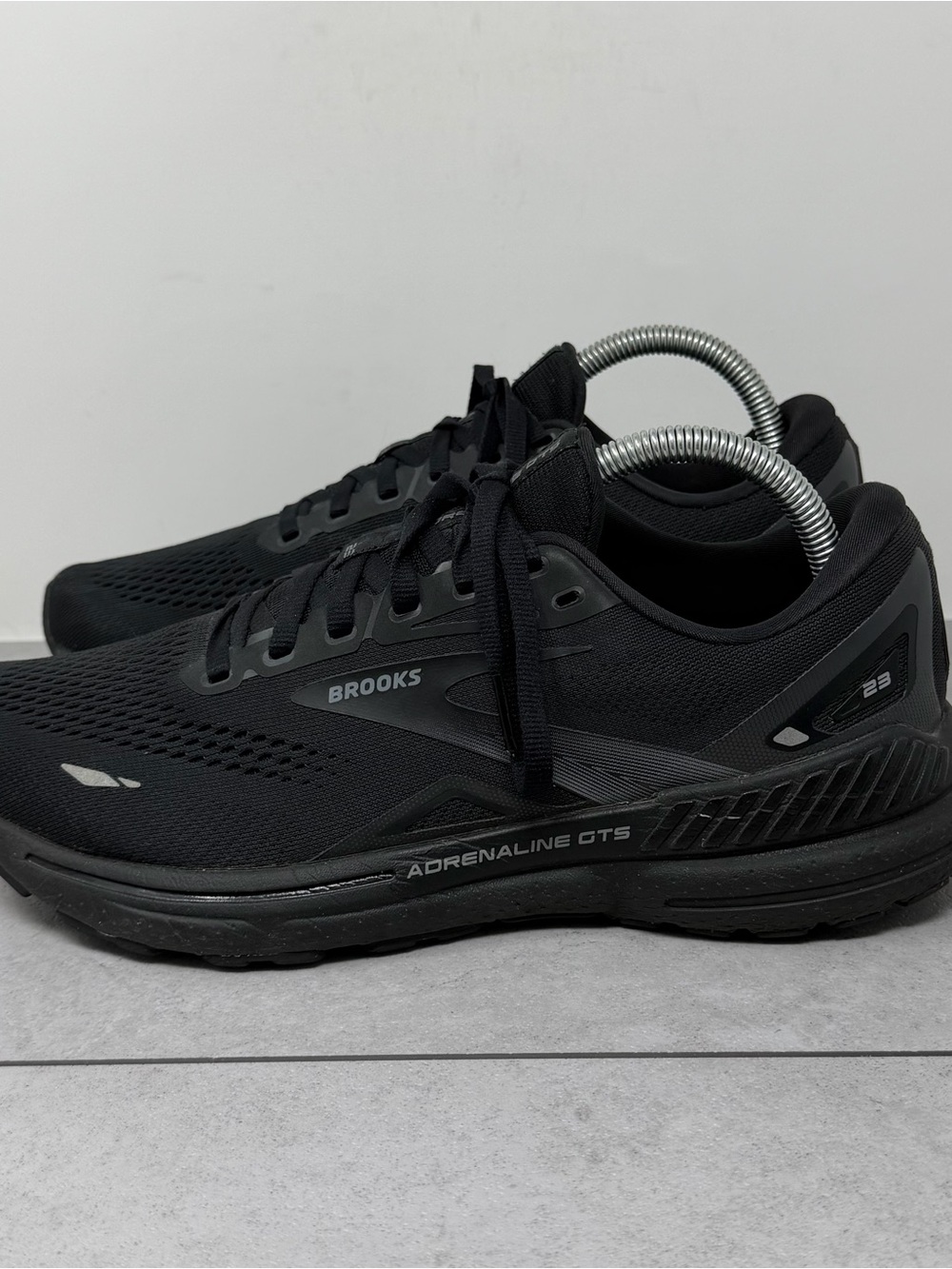 Brooks Adrenaline GTS 23 Women’s Running Shoes — Black Ebony 10B gorpcore
